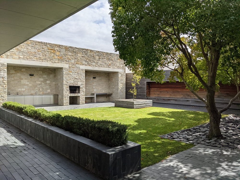 Winery Day Tours vineyard view | Adelaide Hills wine tasting tour | Barossa Valley wine and food experience | McLaren Vale coastal vineyard | Yarra Valley winery day trip | Mornington Peninsula vineyard lunch | Small group wine tasting tour | Luxury winery tour experience | Couples enjoying wine at vineyard | Corporate winery event tour